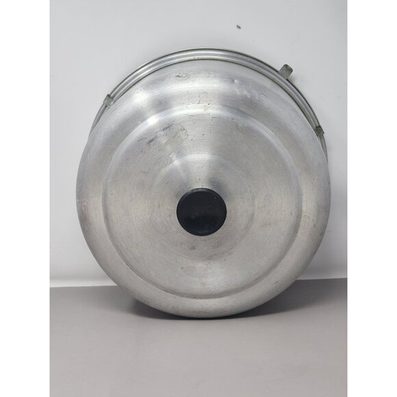 Vintage Mirro Aluminum Cake Carrier With Black Knob‎ Handle & Latching Base - Picture 5 of 12